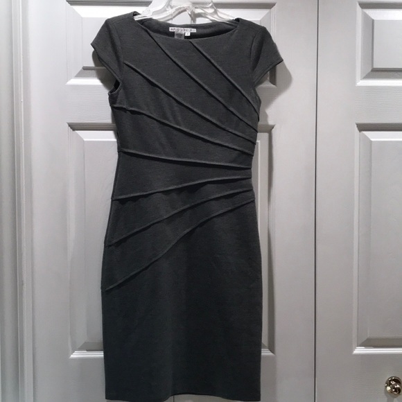 Maggy London Dresses & Skirts - Maggy London Heather Gray Starburst Dress